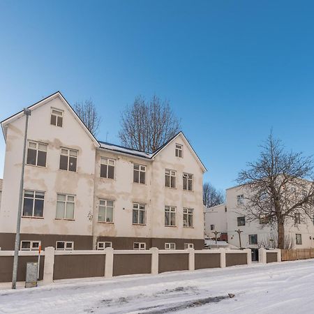 Day Dream Central Akureyri Three Bedroom Apt Exterior photo
