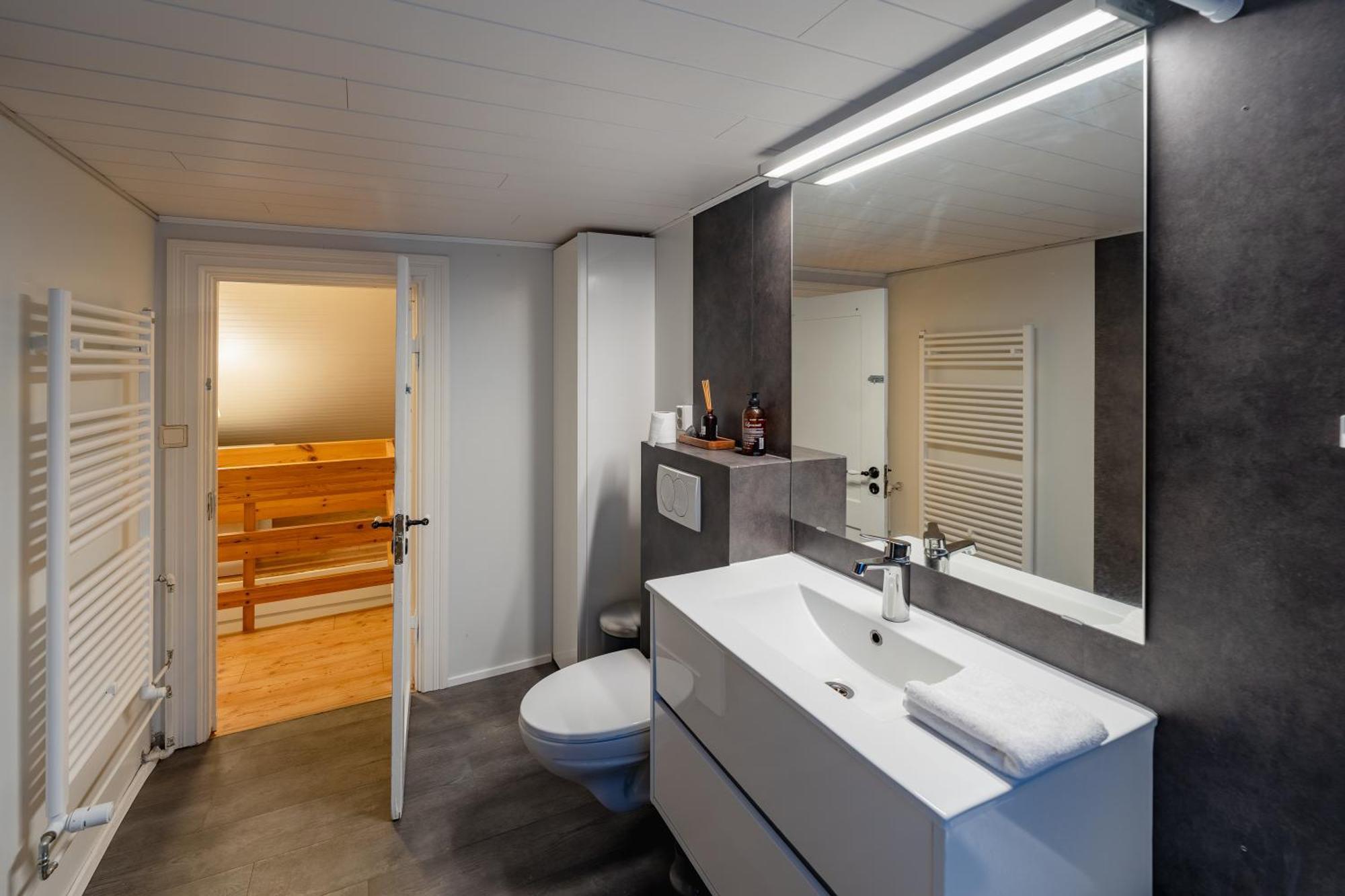 Day Dream Central Akureyri Three Bedroom Apt Exterior photo