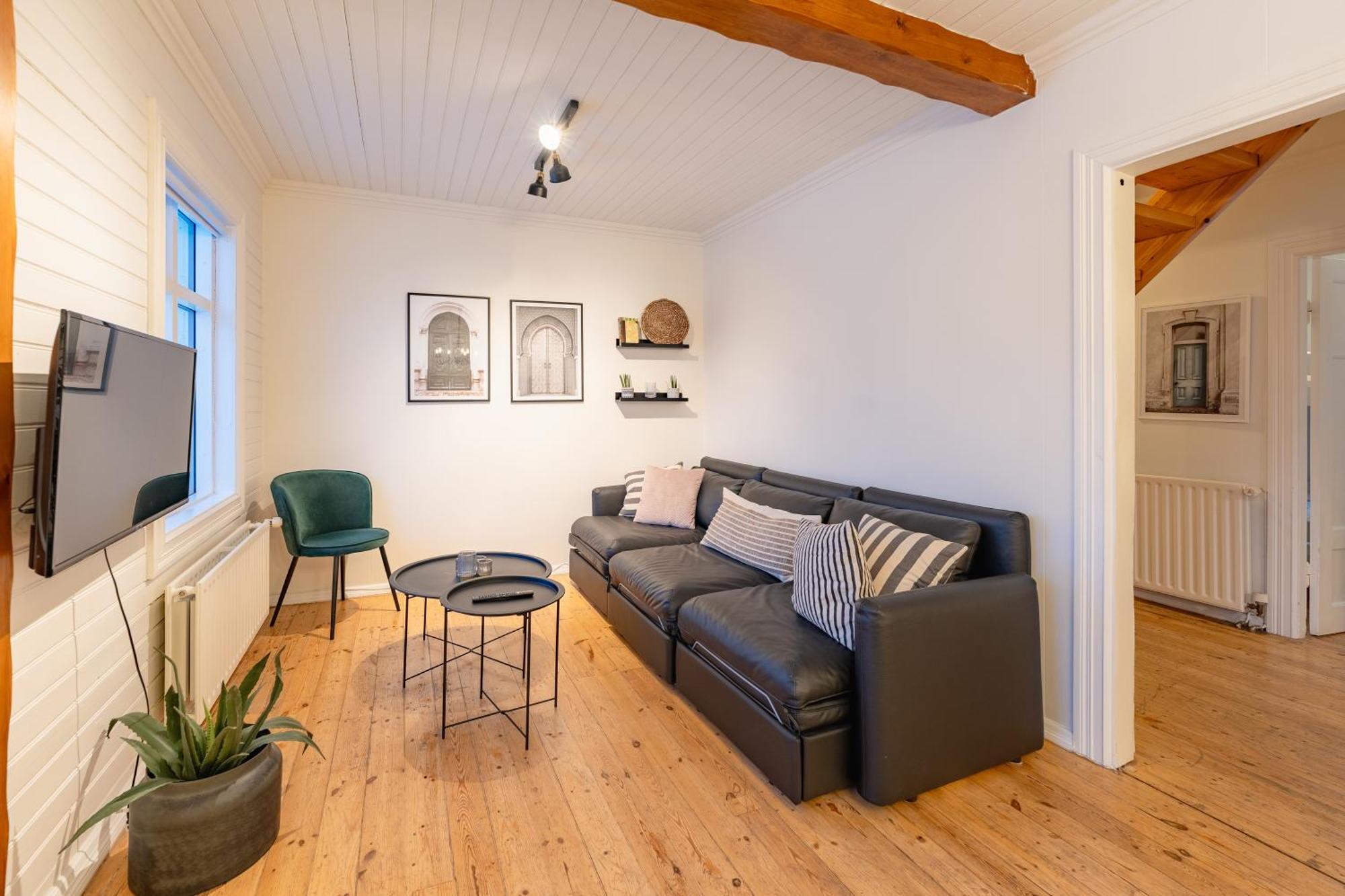 Day Dream Central Akureyri Three Bedroom Apt Exterior photo