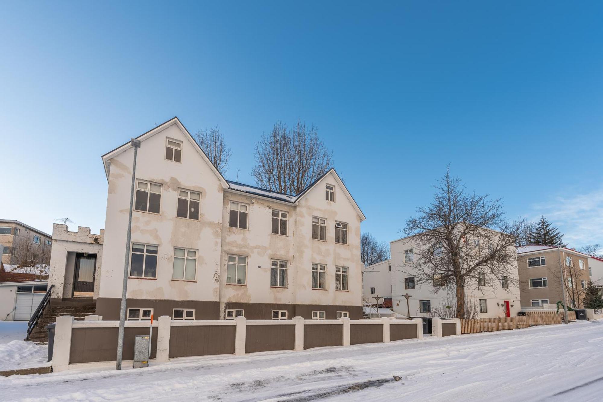 Day Dream Central Akureyri Three Bedroom Apt Exterior photo